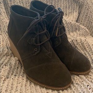 Toms Desert Wedge Olive Green Suede Bootie